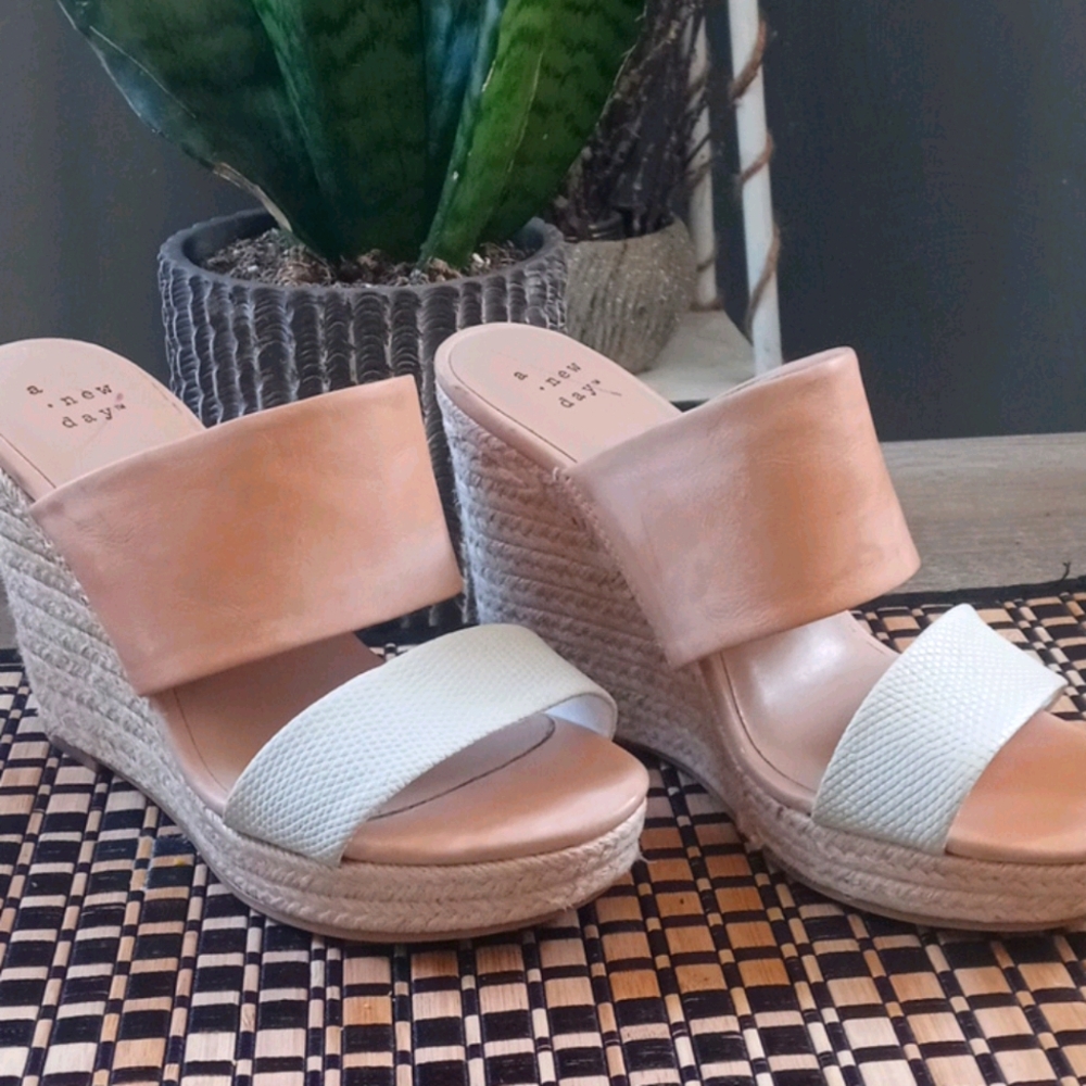 Women's size USA 6 wedges
